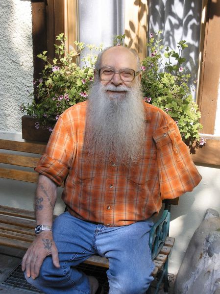 File:Billy outside on bench.jpg